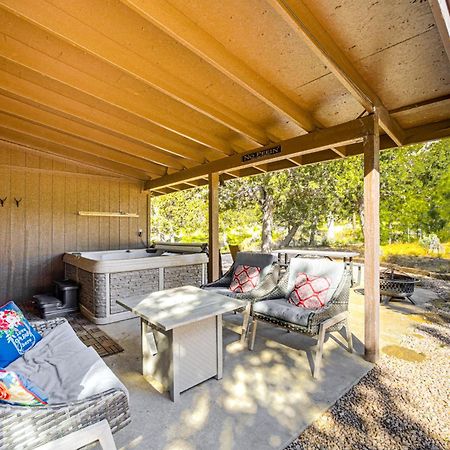 Peaceful Strawberry Cabin Fire Pit And Hot Tub Pine Eksteriør bilde