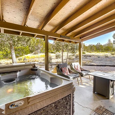 Peaceful Strawberry Cabin Fire Pit And Hot Tub Pine Eksteriør bilde