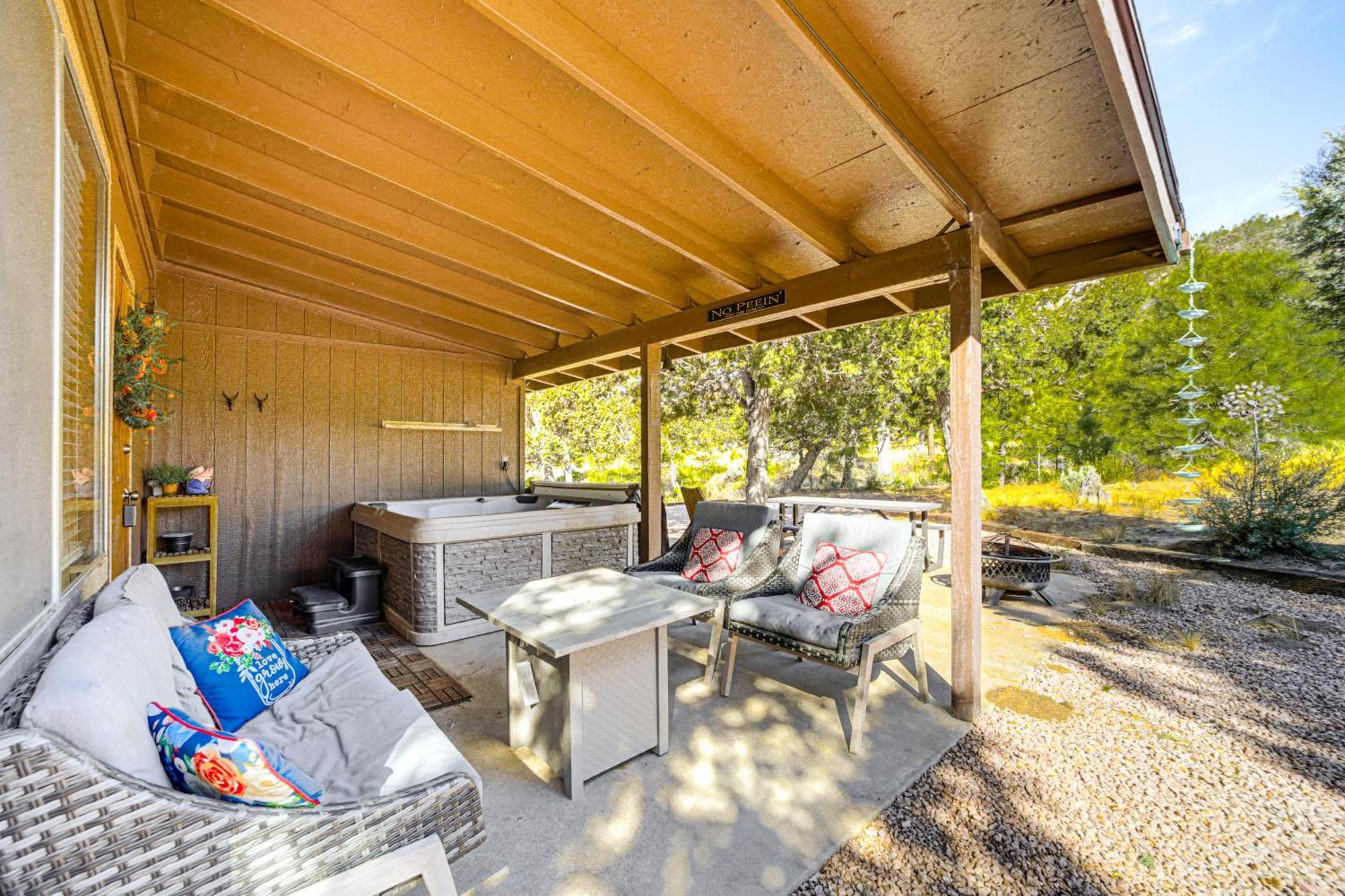 Peaceful Strawberry Cabin Fire Pit And Hot Tub Pine Eksteriør bilde